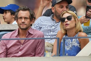 Hugh Dancy and Claire Danes watch the Men's Singles championship match at the 2021 US Open, Sunday, Sep. 12, 2021 in Flushing, NY. (Darren Carroll/USTA via AP)