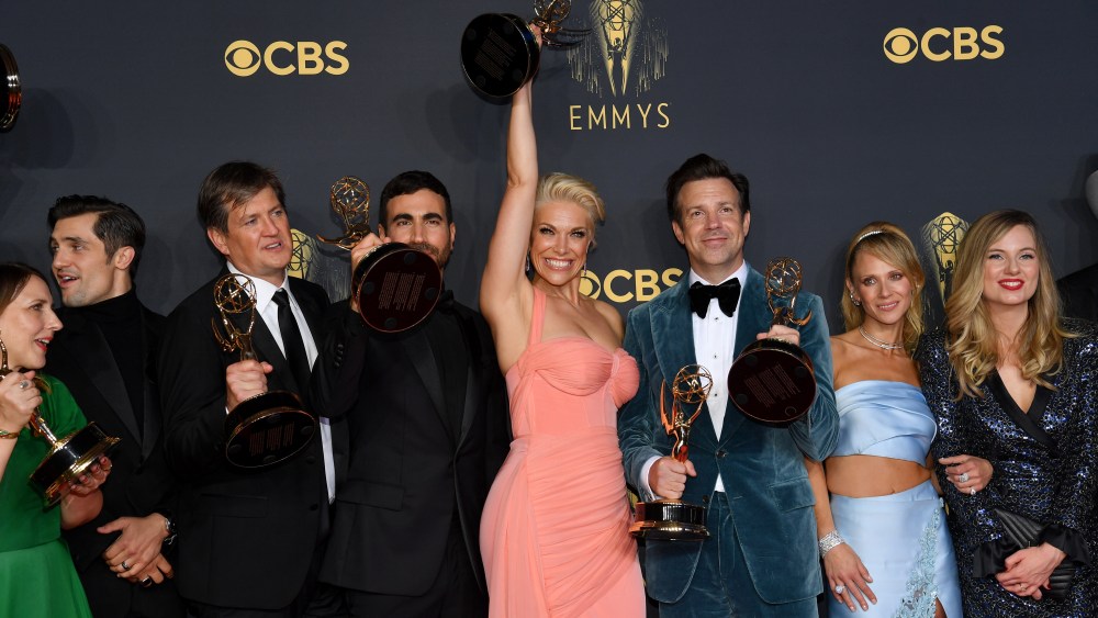 Tina Pawlik, Phil Dunster, Bill Lawrence, Brett Goldstein, Hannah Waddingham, Jason Sudeikis, Juno Temple, Phoebe Walsh, winners of the Outstanding Comedy Series award for ÔTed Lasso,Õ pose in the press room