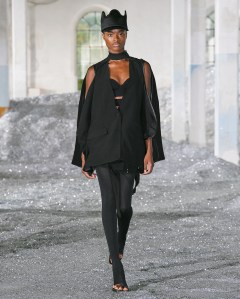 Burberry RTW Spring 2022