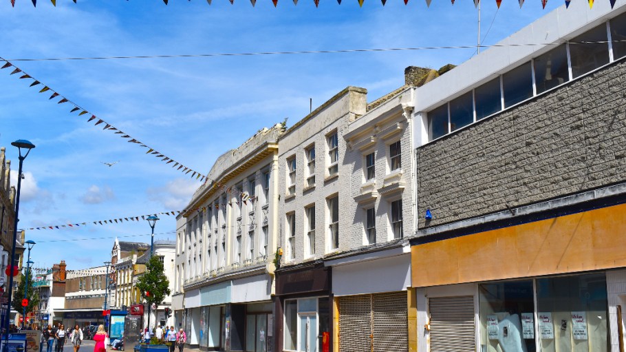 An upcoming governmental report could determine the future of UK retail, as retailers hope for a business rates reduction.