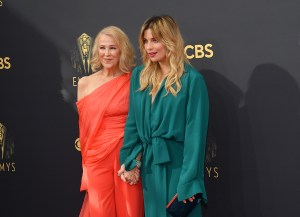 Catherine O'Hara and Annie Murphy