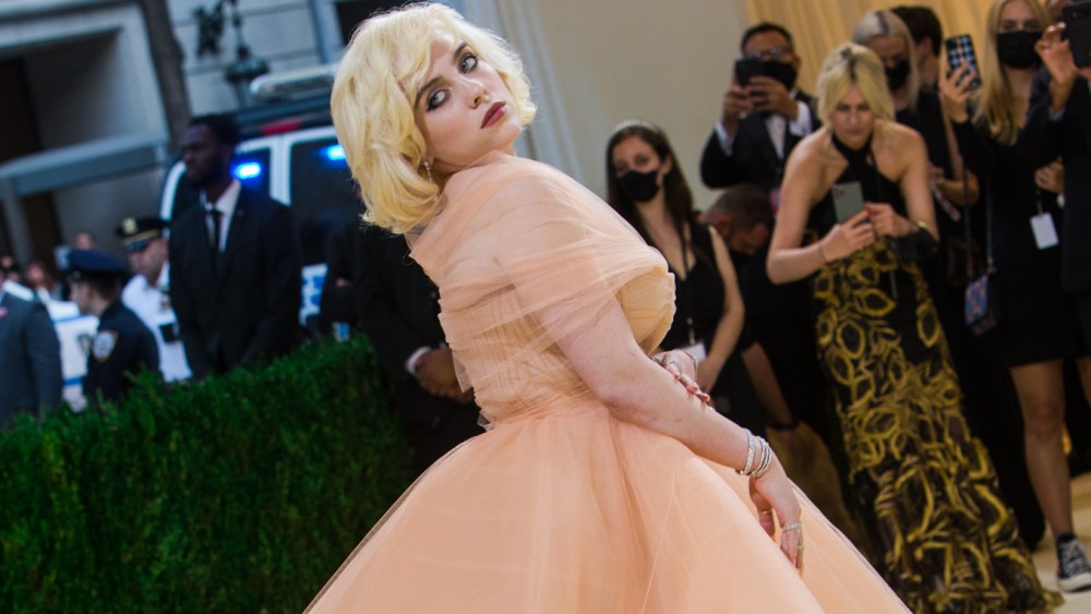 Billie Eilish in Oscar de la Renta