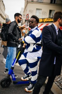 Street Style at Paris Fashion Week Spring 2022