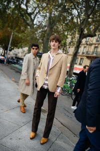 Street Style at Paris Fashion Week Spring 2022