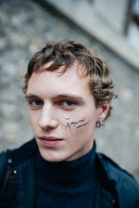 Street Style at Paris Fashion Week Spring 2022