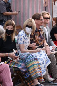 Anna Wintour in the front row at Tory Burch  RTW Spring 2022