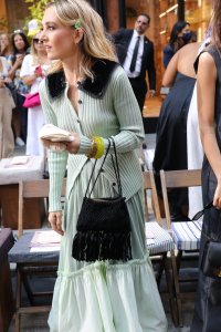 Chloe Fineman in the front row at Tory Burch  RTW Spring 2022