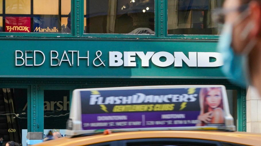 Bed Bath & Beyond reported a 1 percent comp decline in the second quarter, with total net sales at $1.985 billion for the second quarter.