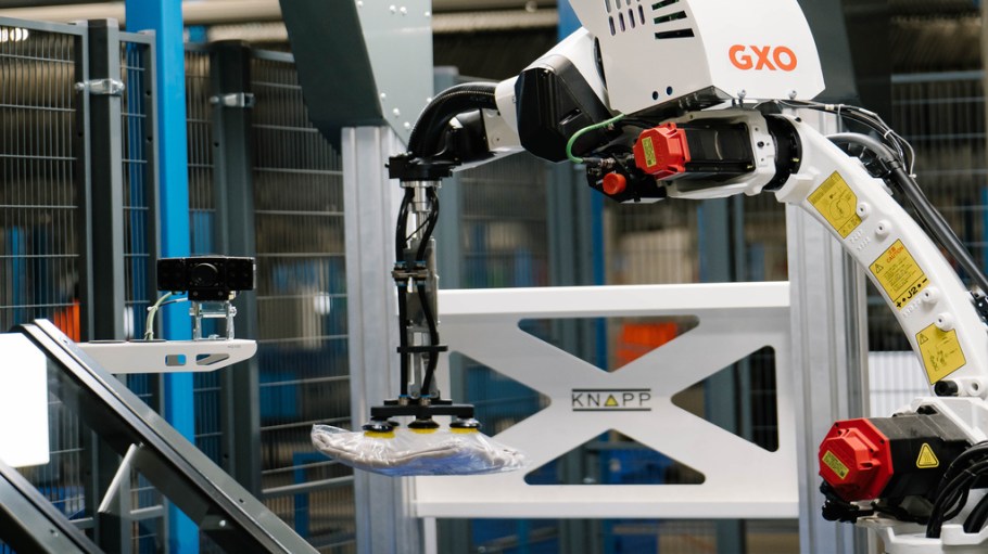 Retail tech news from Lands' End, GXO Logistics, Responsibly, Cappasity, MySize, Mercari, X-Trade, Zippin, Berlin Brands Group and Olsam.
