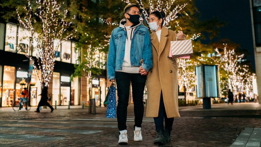The strategies behind performance marketing can help apparel brands navigate the Holiday '21 season while optimizing their ad dollar spend.