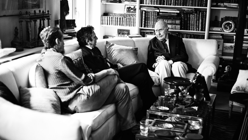 A behind the scene moment of the documentary dedicated to Beppe Modenese.