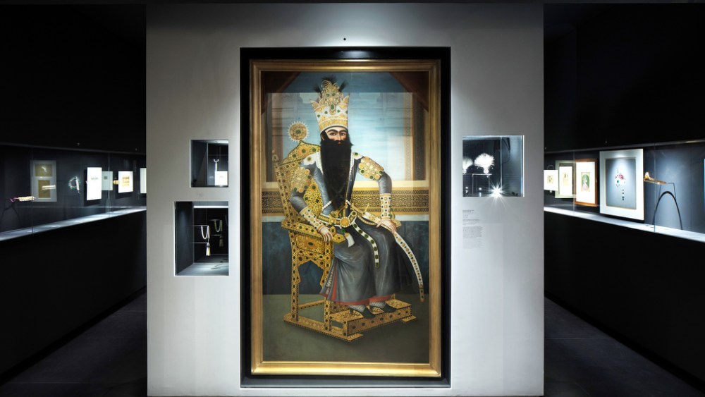 From Victorian garlands to graphic Art Deco, thanks to the influence of motifs drawn from Islamic arts.