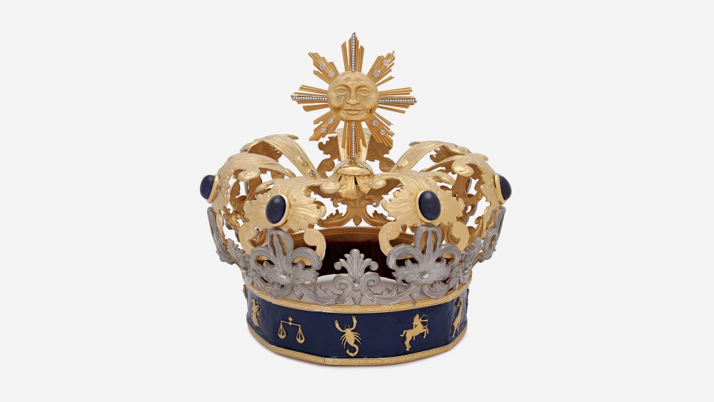 Dolce & Gabbana's The Doge Crown NFT, created by UNXD, sold at auction for $1.27 million to crypto group Red DAO.