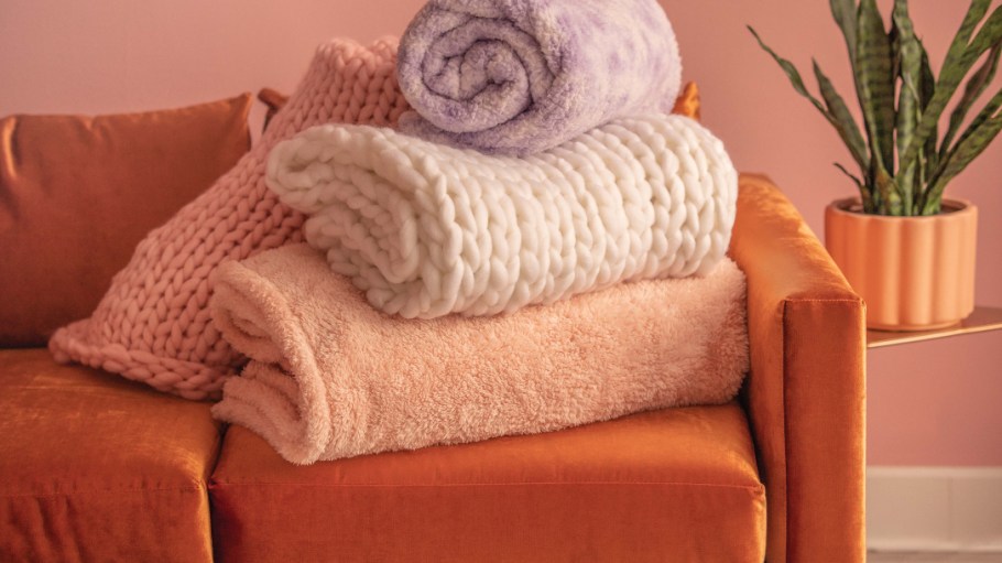 Fast-fashion chain Forever 21 is expanding from apparel and accessories to include home furnishings as it looks to grow its customer base.