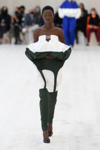 Loewe RTW Spring 2022