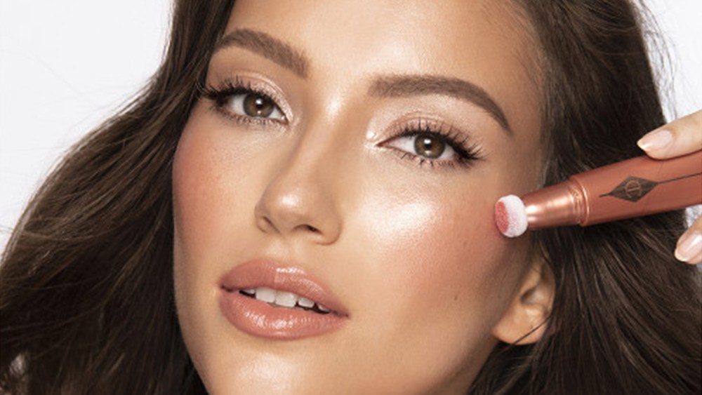 Model using Charlotte Tilbury Pinkgasm beauty wand