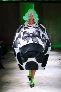Comme des Garçons RTW Spring 2022