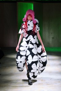 Comme des Garçons RTW Spring 2022