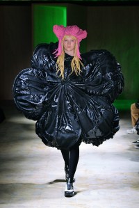 Comme des Garçons RTW Spring 2022