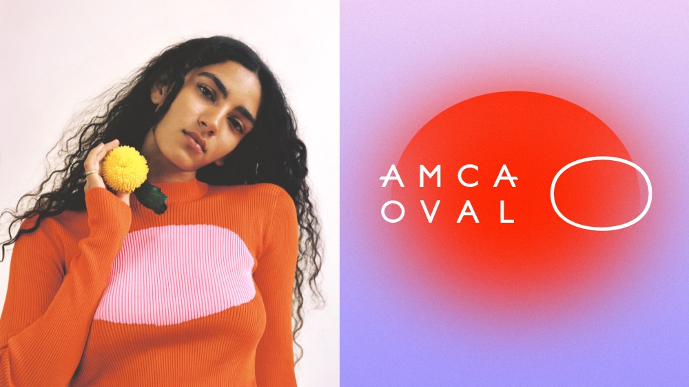A look from Amca Oval and the logo of the sustainable brand.