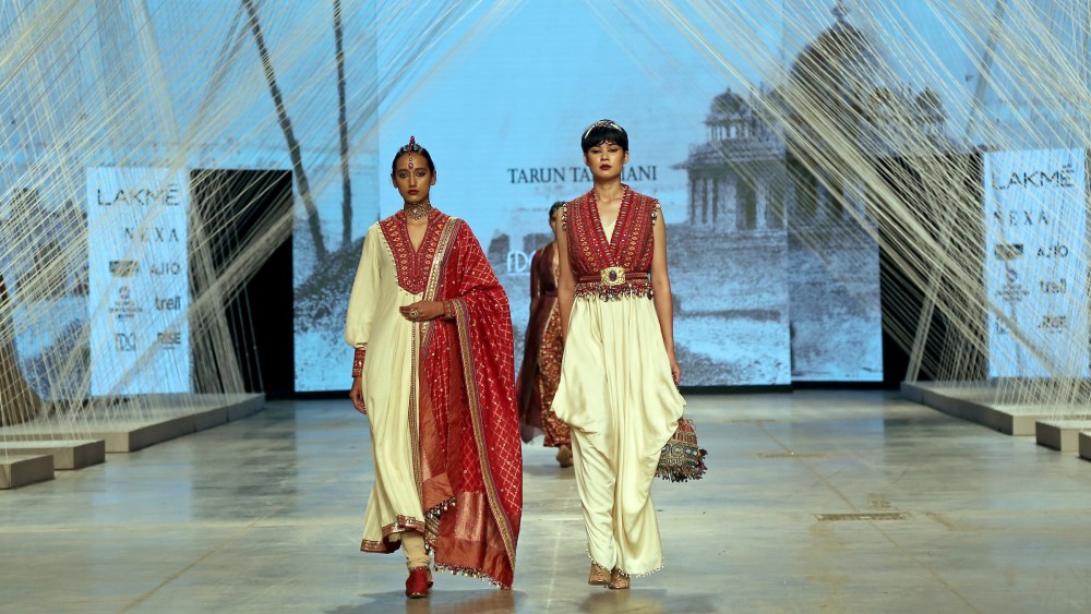 Model walks the ramp during the fashion show by designer TARUN TAHILIANI at the FDCI x Lakmé Fashion Week 2021 at Jio World Convention Centre in Mumbai, India on 7th October 2021.Photo : FS Images / FDCI x Lakme Fashion Week / RISE Worldwide