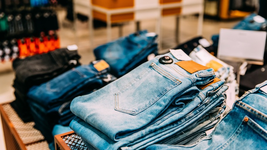 Thanksgiving week is shaping up to be a prime time for consumers to bag discounted jeans in stores and online.