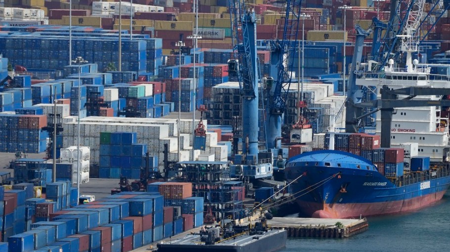 Global trade growth was strong in 2021, with the value of global goods trade increasing during each quarter, a new UNCTAD report said.