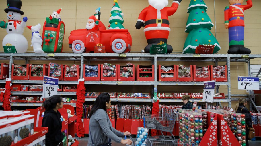 Sourcing two-thirds of goods from the U.S. has paid off amid epic supply-chain disruption, Walmart CFO Brett Biggs told Wall Street analysts.
