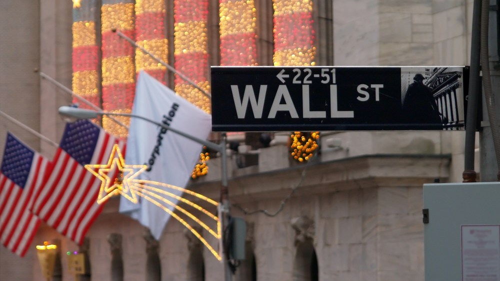 Wall street wreaths star