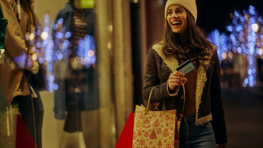 New WalletHub data shows that consumers aren't paying down their credit card bills as quickly as they're racking them up.