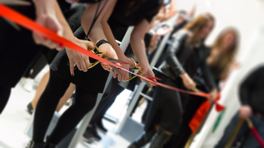 The retail sector opened more stores than they closed this year, but new doors by fashion retailers still lagged the industry trend.