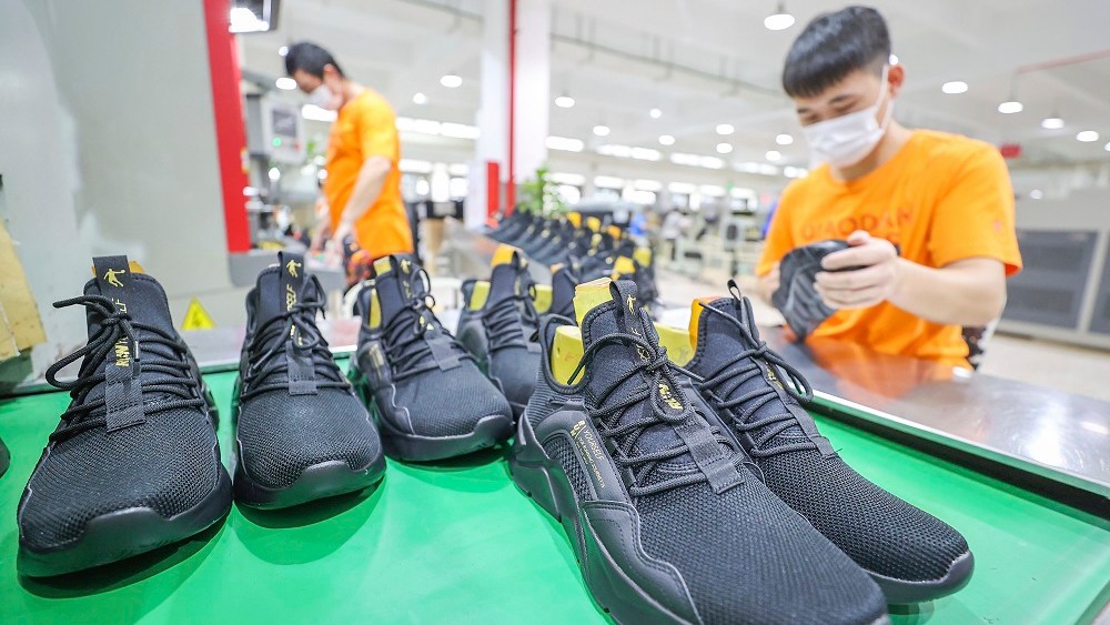 U.S. footwear imports increased 30 percent to 1.65 billion pairs for the year to date through October, on par with nine-month gains.