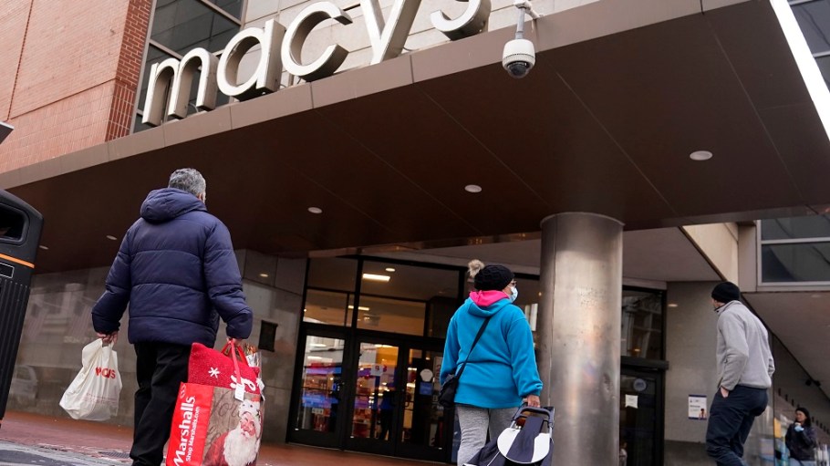 Consumer spending on clothing outpaced the general retail sector in November, while department stores sales suffered.