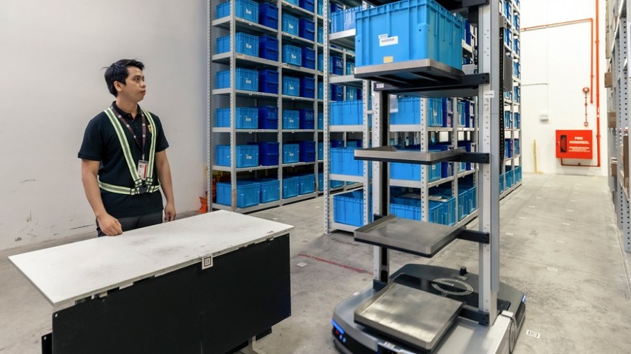 UPS Supply Chain Solutions opened its first innovation center, connecting businesses in Asia with emerging technologies in logistics.