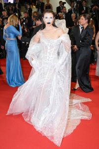 CANNES, FRANCE - MAY 22:  Julia Fox attends the "The Idol" red carpet during the 76th annual Cannes film festival at Palais des Festivals on May 22, 2023 in Cannes, France. (Photo by Stephane Cardinale - Corbis/Corbis via Getty Images)