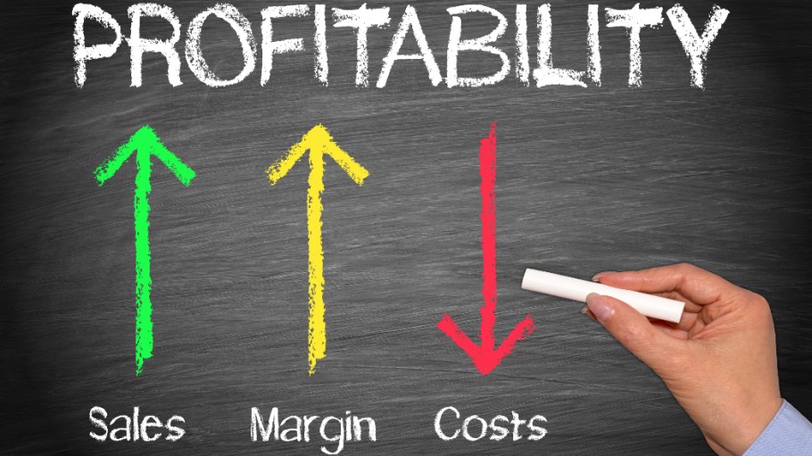 Inflation, lack of fiscal stimulus in 2022 and inventory growth as consumer demand falls could raise margin contraction risks in softlines.