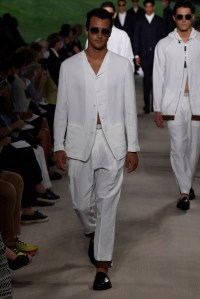 Fluid Tailoring: Giorgio Armani Men’s Spring 2022