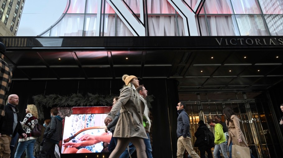 Weaknesses in the current version of the Fashion Act put New York "behind instead of ahead of the curve," campaigners say.