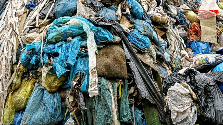 France’s environment ministry proposed a European Union ban on exports of used clothing, much of which gets funneled to African countries