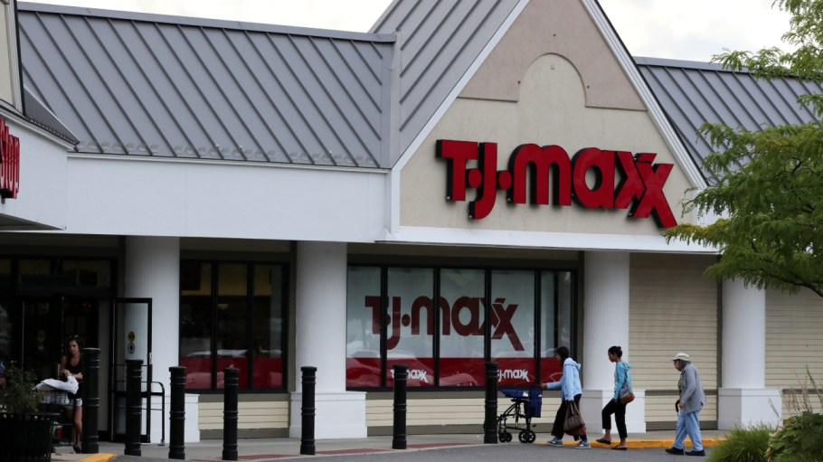 The owner of off-price chains including Marshalls plans to fire corporate employees who fail to comply with its vaccination requirements.