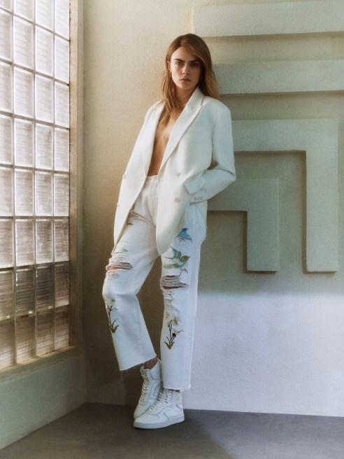 7 For All Mankind’s new campaign for Spring 2022 stars British model, actress and entrepreneur Cara Delevingne.