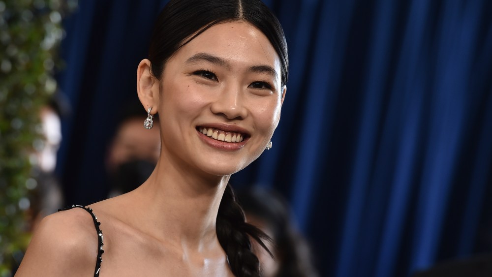 HoYeon Jung arrives at the 28th annual Screen Actors Guild Awards at the Barker Hangar on Sunday, Feb. 27, 2022, in Santa Monica, Calif. (Photo by Jordan Strauss/Invision/AP)