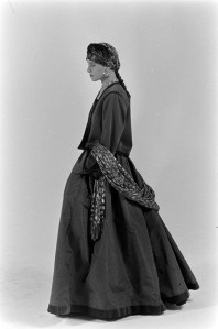A model poses in Yves Saint Laurent Couture Fall 1976 collection.