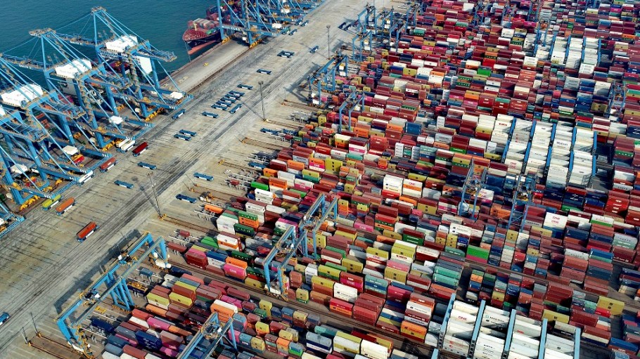 Despite bottlenecks at the ports and continued Covid disruptions, U.S. brands and retailers imported 27.42 percent more apparel in 2021.