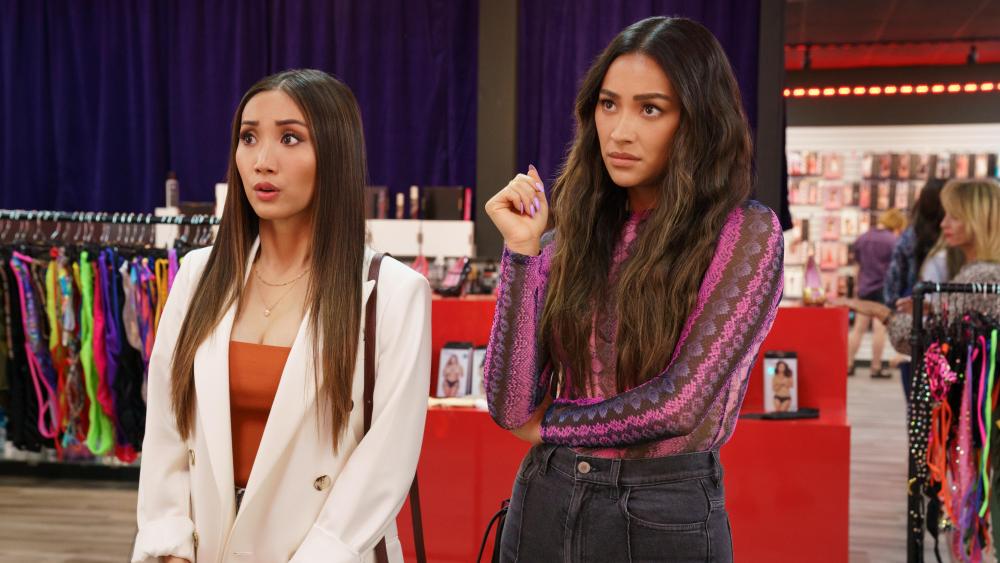 'Dollface' Season Two Fashion Breakdown: Interview With Costume Designer