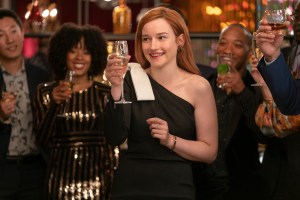 Inventing Anna. Julia Garner as Anna Delvery in episode 104 of Inventing Anna. Cr. Nicole Rivelli/Netflix © 2021