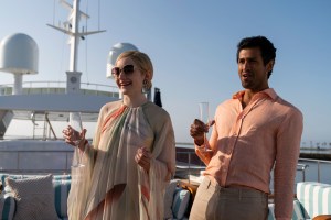 Inventing Anna. (L to R) Julia Garner as Anna Delvery, Saamer Usmani as Chase Sikorski in episode 102 of Inventing Anna. Cr. Aaron Epstein/Netflix © 2021