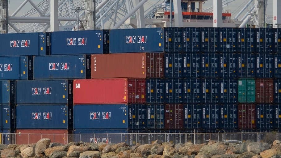 Ben Hackett said with Lunar New Year factory closings in Asia this month, North American ports will have a chance to reduce congestion.