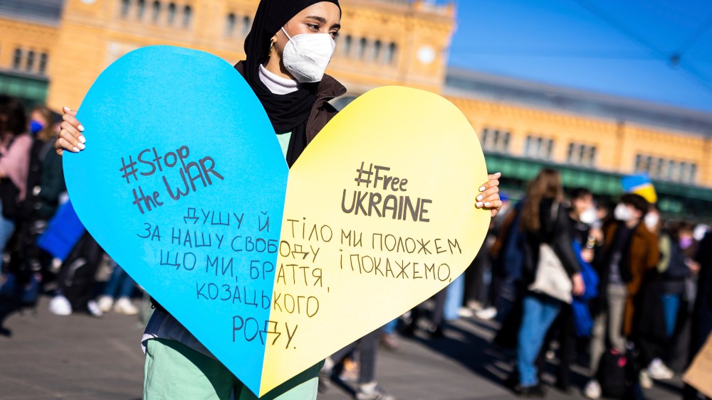 The words "#stopthewar" and "#freeukraine" can be read on the poster of a demonstrator at a demonstration against Russia's attack on Ukraine.