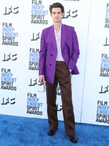 SANTA MONICA, LOS ANGELES, CALIFORNIA, USA - MARCH 06: Andrew Garfield wearing a Valentino suit, Scarosso shoes, an Omega watch, a David Yurman ring, and l.a.Eyeworks sunglasses arrives at the 2022 Film Independent Spirit Awards held at the Santa Monica Beach on March 6, 2022 in Santa Monica, Los Angeles, California, United States. (Photo by Xavier Collin/Image Press Agency/Sipa USA)(Sipa via AP Images)